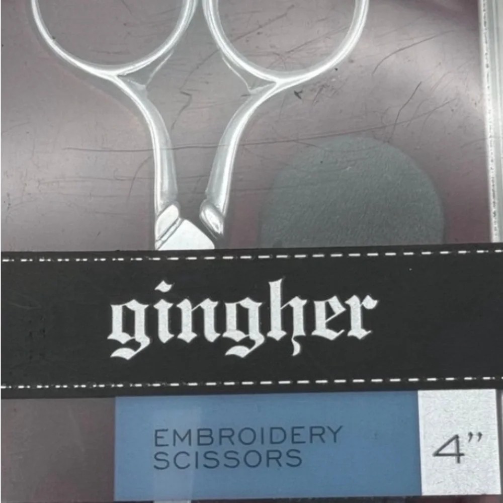 Gingher 4" Classic Embroidery
Scissors w/ Tin Case | New - Picture 2 of 5